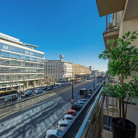 Family Center By Renters Prestige * Varsavia