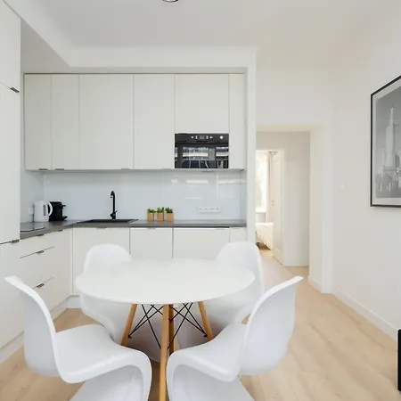 Family Center By Renters Prestige Varsavia