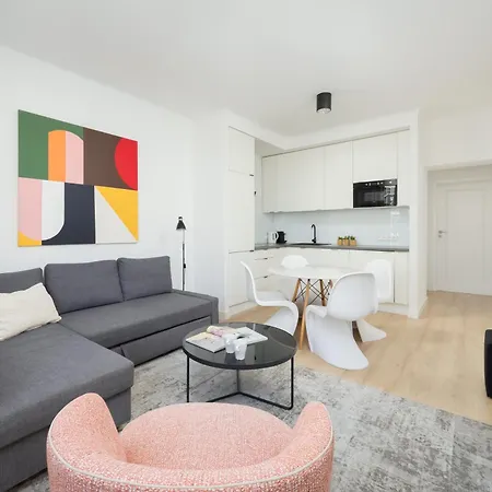 Family Center By Renters Prestige * Warszawa